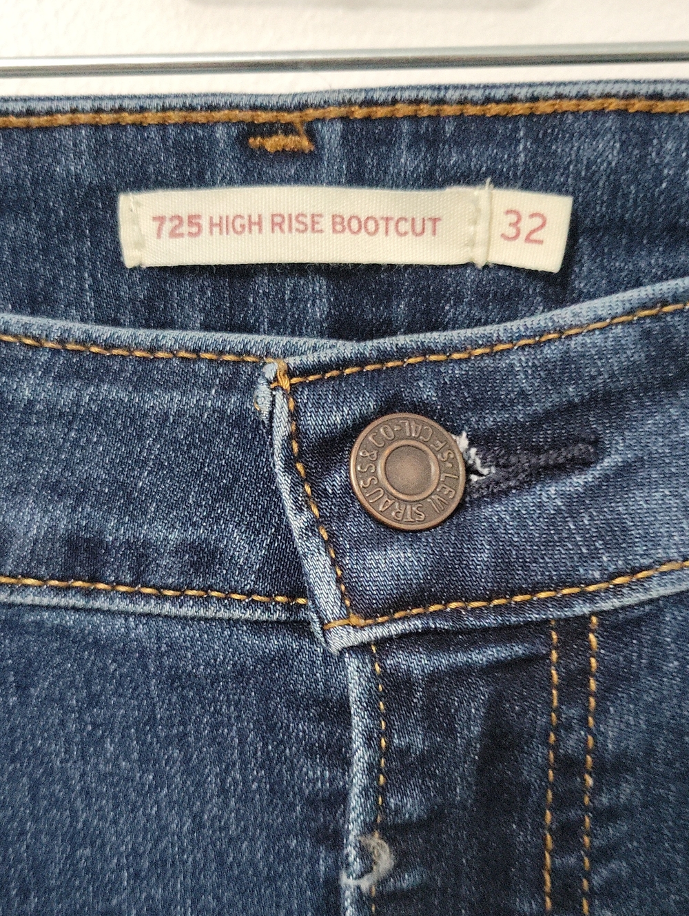 Levi's 725 High Rise Bootcut Jeans, Size 32 - Picture 2 of 8